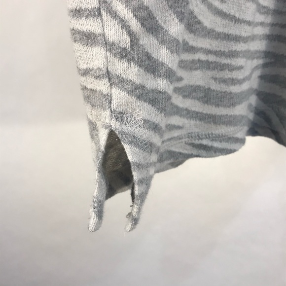 Banana Republic Sweater Zebra Print Grey White Size Large - Picture 4 of 6